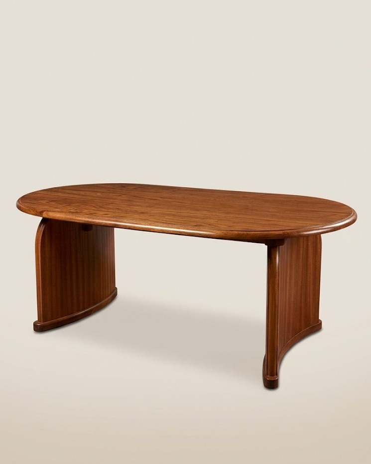 Round, curved leg coffee table Kipawa — handcrafted African furniture from Kenya